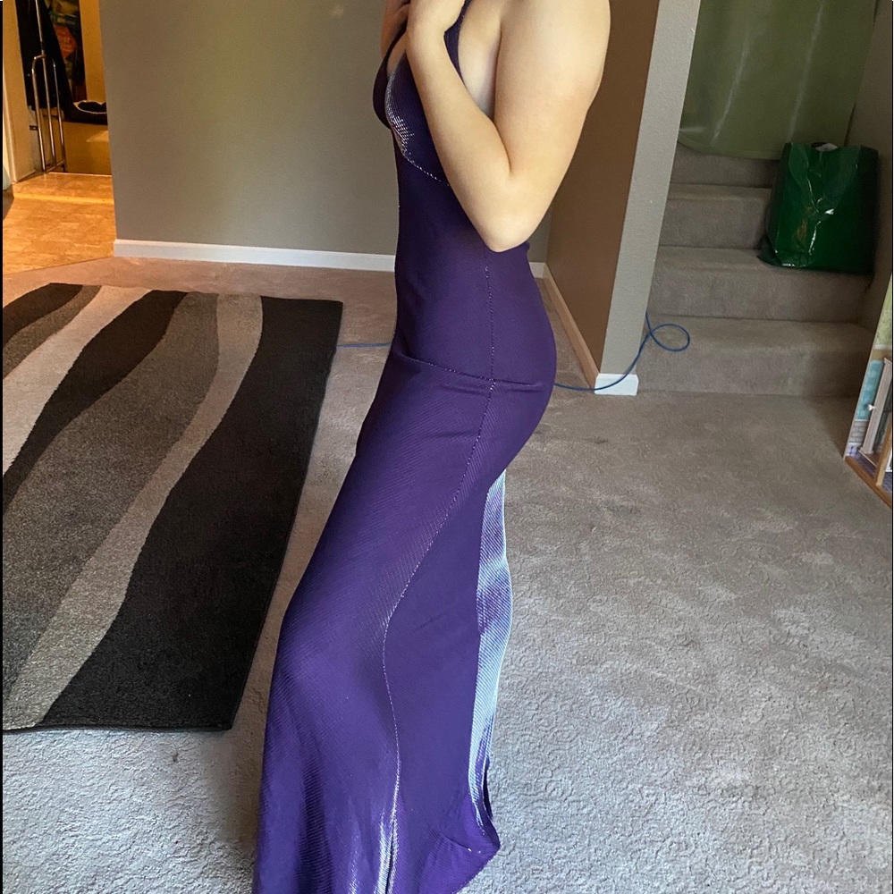 De Laru purple gown